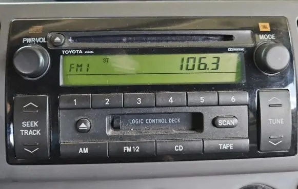 Radio/CD/DVD/GPS head unit