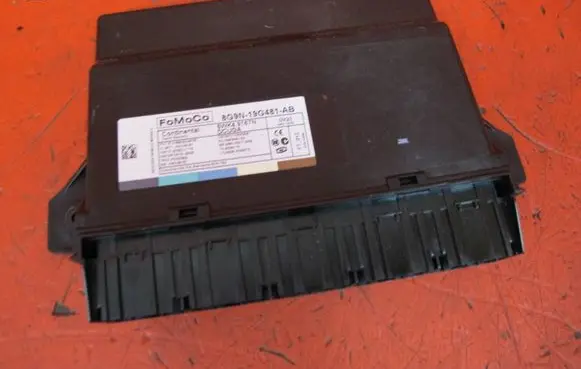 Jaguar XF X250 Central body control module 8G9N-19G481-AB