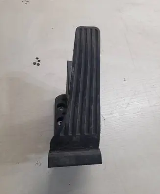 Mercedes-Benz C W204 Accelerator throttle pedal A2043000004