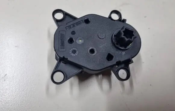 Peugeot 406 Air flap motor/actuator 653118VC 050503594