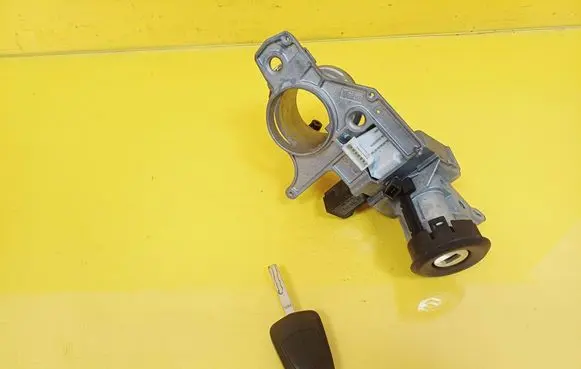 Opel Astra H Ignition lock 2421430