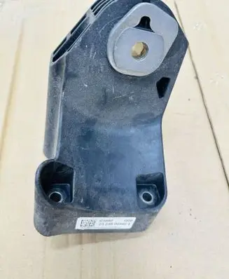 Mercedes-Benz E W213 Engine mount bracket 