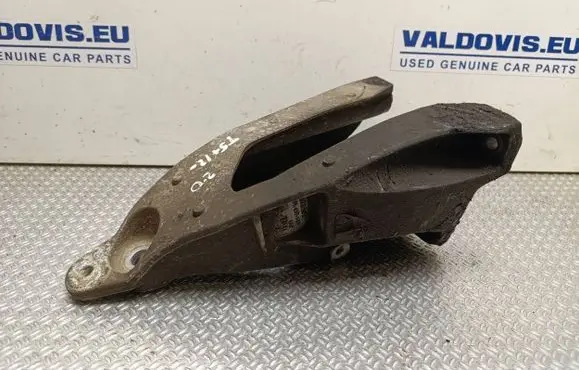 Volkswagen Transporter - Caravelle T5 Engine mounting bracket 7E0199370