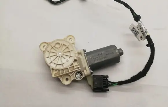 Mercedes-Benz CLS C219 Front door window regulator motor 2198200542