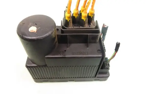 Mercedes-Benz C AMG W202 Central locking vacuum pump 2028000048 0132006331