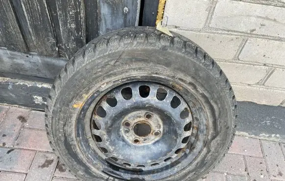 Volkswagen Golf III R14 winter/snow tires with studs 17565R14