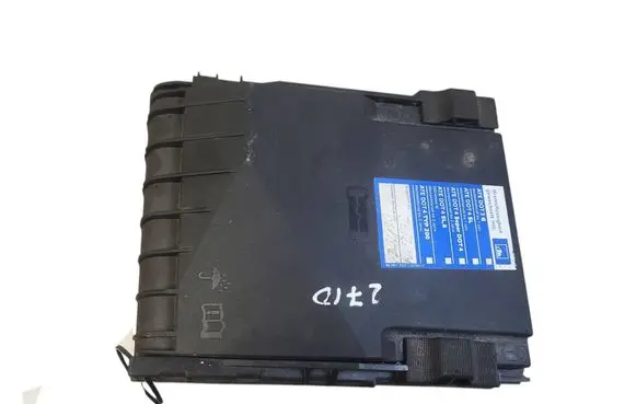 Volkswagen Golf Plus Fuse box cover 1K0937132F