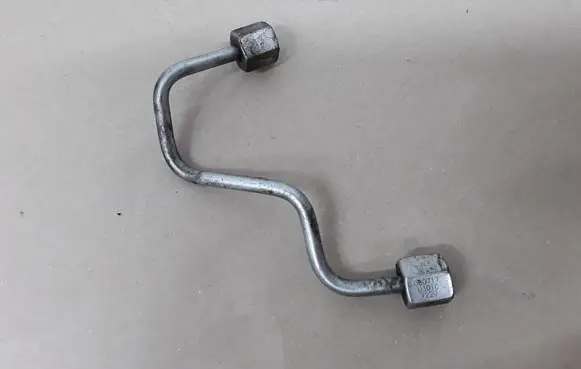 Renault Megane III Fuel injector supply line/pipe 080717