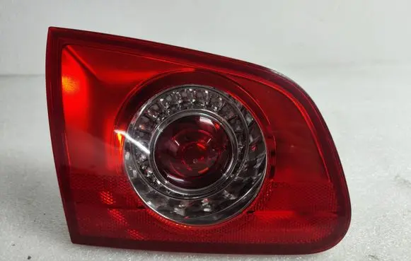 Tailgate rear/tail lights
