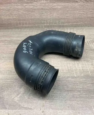 Volkswagen PASSAT B6 Air intake duct part 1K0129618AI