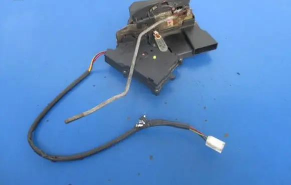 Mazda 323 Front door lock