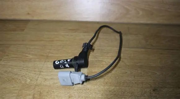 Volkswagen Golf IV Crankshaft position sensor 038907319