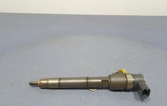 Hyundai i30 Fuel injector 338002A900