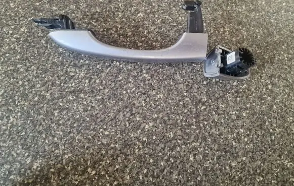 Chrysler 200 Front door exterior handle