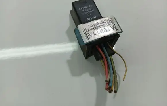 Glow plug pre-heat relay