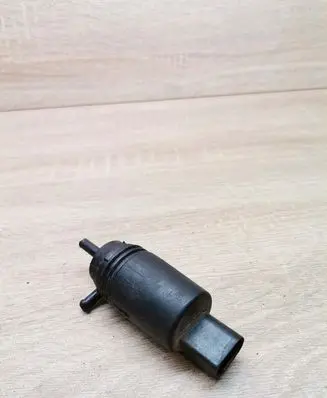 BMW 5 E60 E61 Windscreen/windshield washer pump 8377612