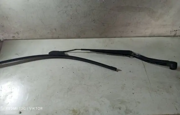 Opel Insignia A Front wiper blade arm 13227398