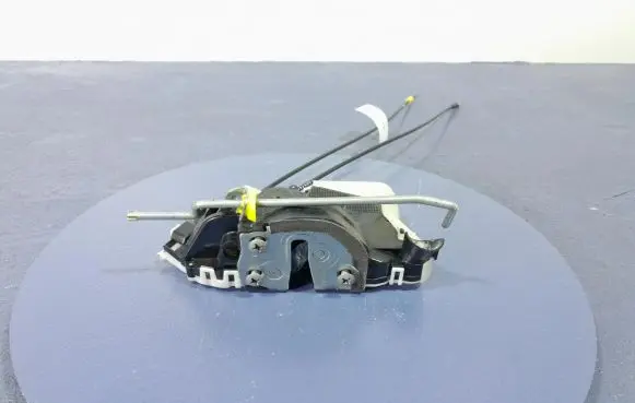 Subaru XV I Front door lock