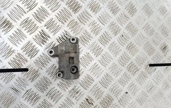 BMW 5 E39 Generator/alternator bracket 2247619