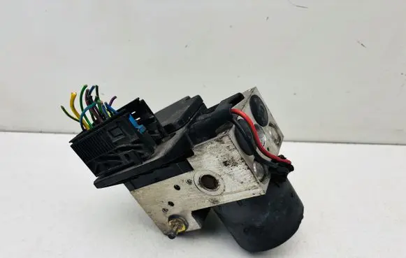 Volkswagen PASSAT B5.5 ABS Pump 8E0614111T 0265202401
