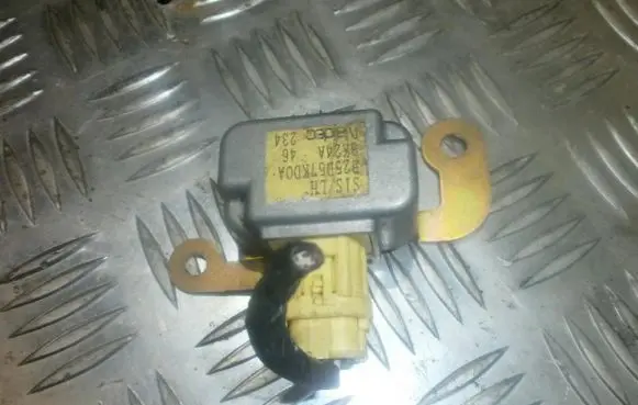 Mazda 323 Airbag deployment crash/impact sensor b25d57kdoa