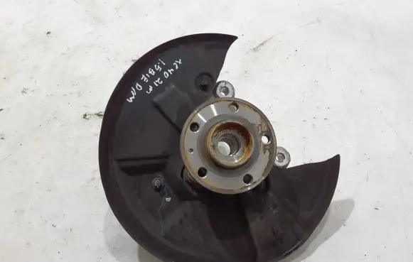Volvo XC40 Front wheel hub 32221857