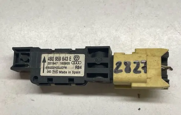Audi A3 S3 8P Airbag deployment crash/impact sensor 4B0959643E