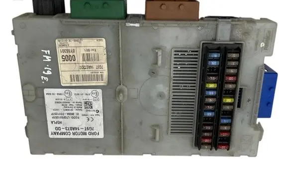 Ford Mondeo MK IV Fuse module 7G9T14A073DD