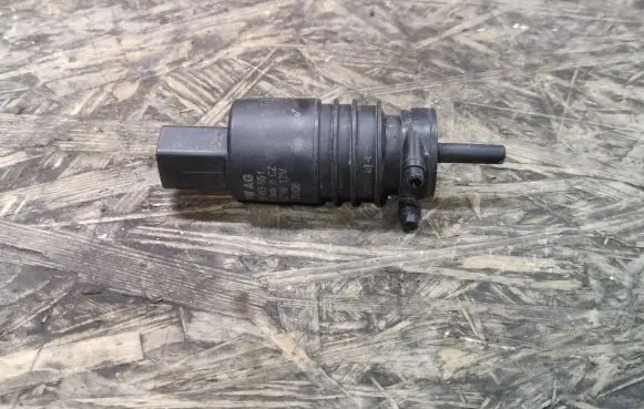 Volkswagen Touran I Windscreen/windshield washer pump 1K6955651