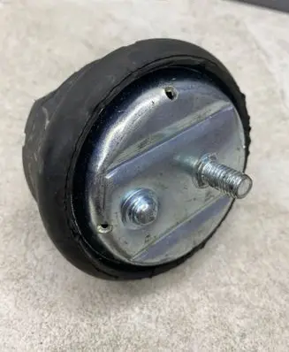 Engine mount bracket