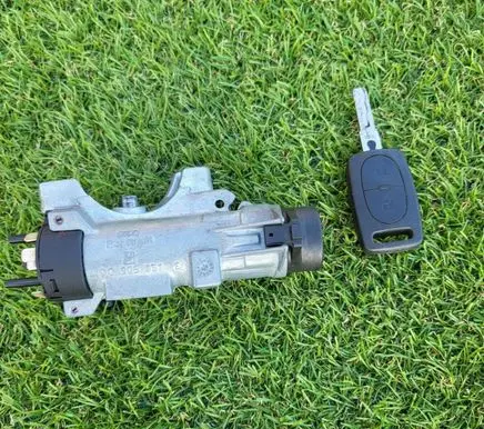 Audi A4 S4 B6 8E 8H Ignition lock
