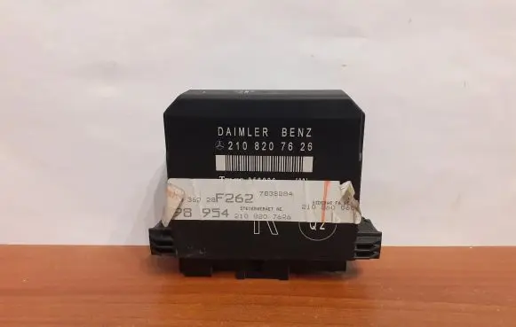 Mercedes-Benz E W210 Door control unit/module 9070 2108207626