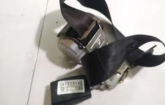 Volkswagen Golf V Rear seatbelt 