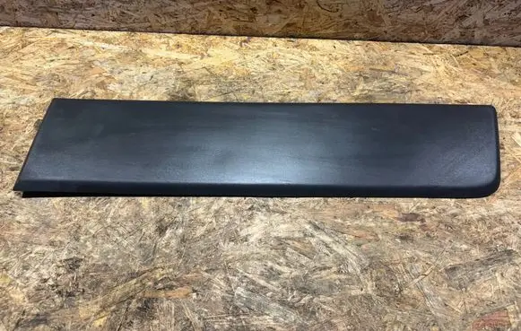 Rear fender molding trim