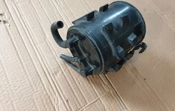 Mitsubishi Galant Active carbon filter fuel vapour canister 