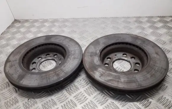 Volkswagen Golf VII Front brake disc