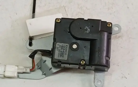 Hyundai Santa Fe Air flap motor/actuator D332BBWAA