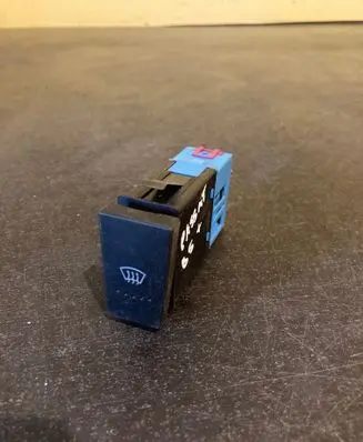 Volkswagen PASSAT B5.5 Windscreen/window heater switch 3B0959622