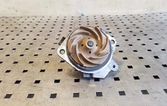 Opel Astra H Water pump