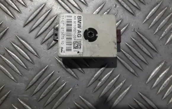 BMW 3 E90 E91 Antenna control unit 21367510 kk9110621-03
