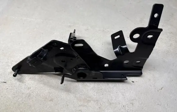 Audi A7 S7 4G Loading door lower hinge 4G8827857R