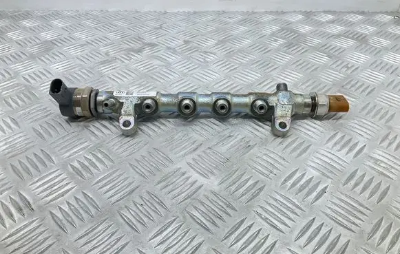 Volkswagen Tiguan Fuel pressure regulator 03L130089J 03L903051 057130764AB