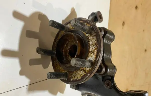 Ford Mustang VI Front wheel hub JR3C3K170A