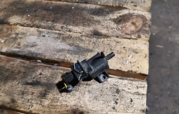 Toyota Verso Turbo solenoid valve 258600R010