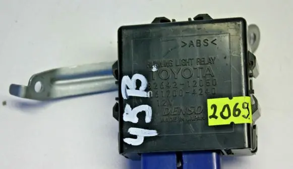 Toyota Corolla E120 E130 Day light relay 8264212050