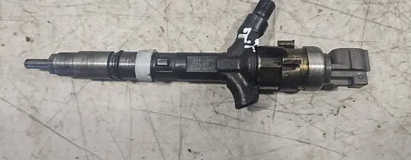 Toyota RAV 4 (XA20) Fuel injector 23670-27030 04G11458