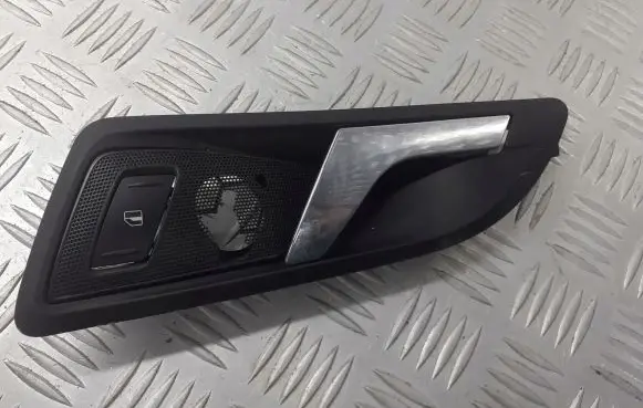 Skoda Octavia Mk2 (1Z) Rear door interior handle 1Z0839247
