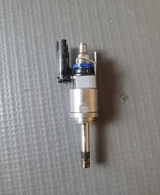 Volvo V90 Cross Country Fuel injector 32140075