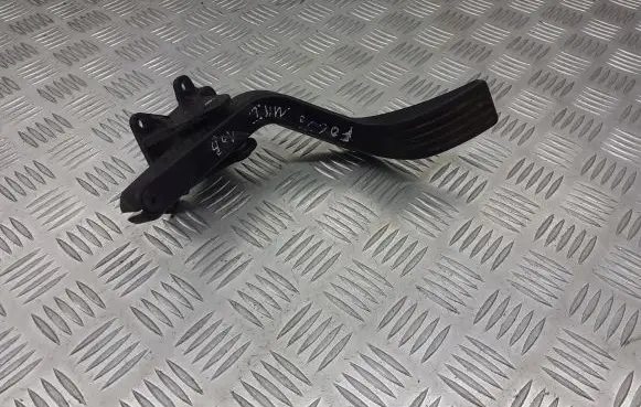 Ford Focus Brake pedal 98AB2B195CH