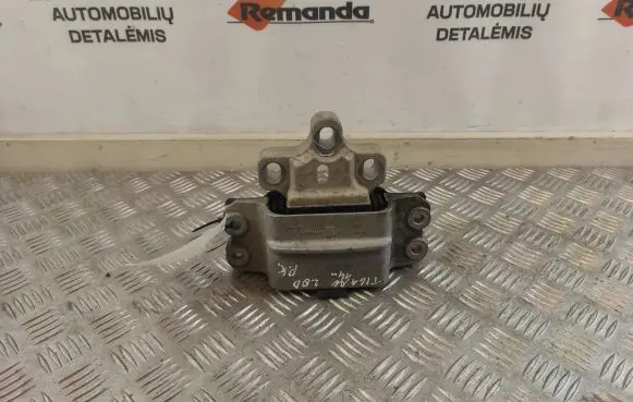 Volkswagen Tiguan Engine mount bracket 3C0199555